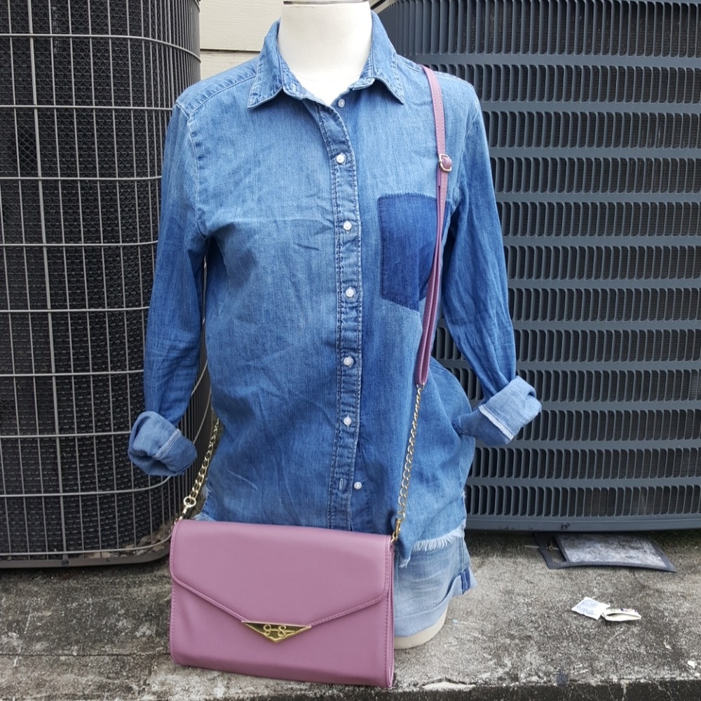 Jessica Simpsons lavender crossbody bag